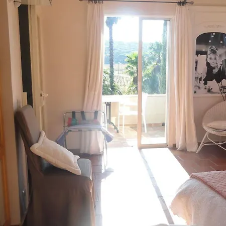 Le Clos Des Vignes Hotel *